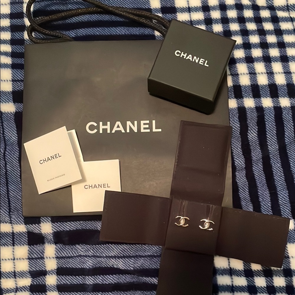 *SOLD* Authentic Chanel CC Earrings